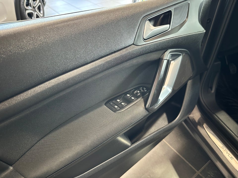 Peugeot 308 1,5 BlueHDi 130 Style 5d