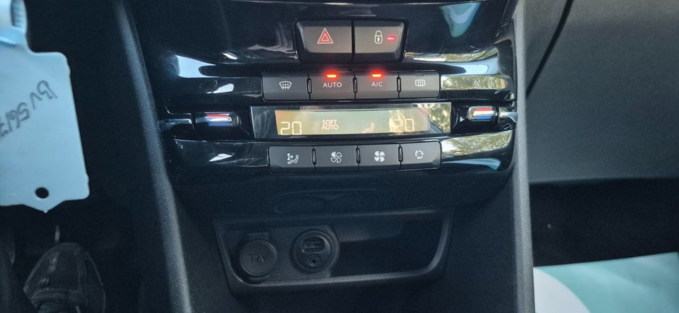 Peugeot 208 1,6 BlueHDi 100 Desire 5d