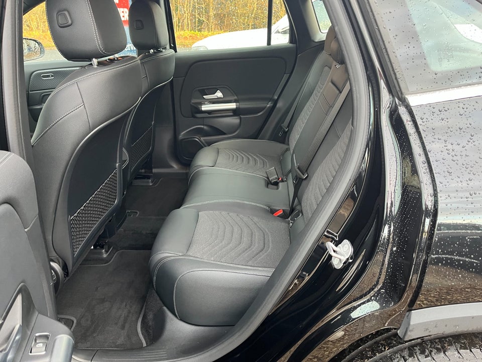 Mercedes EQA300 Progressive 4Matic 5d