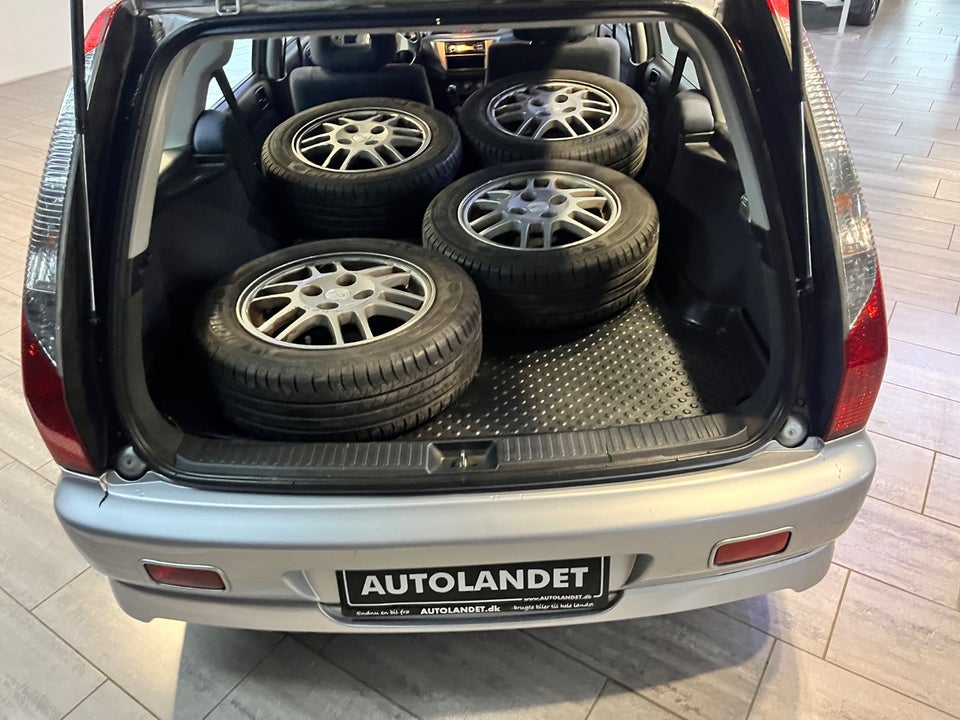 Mitsubishi Lancer 1,6 Comfort stc. 5d