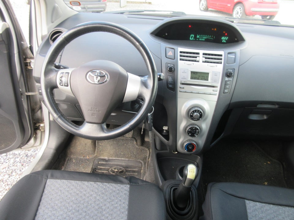 Toyota Yaris 1,3 Sol 5d