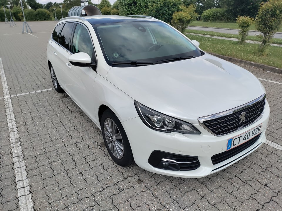 Peugeot 308 1,5 BlueHDi 130 Allure Sky SW 5d