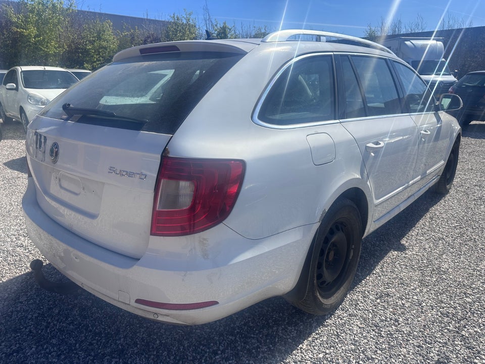 Skoda Superb 2,0 TDi 170 Ambition Combi DSG 5d