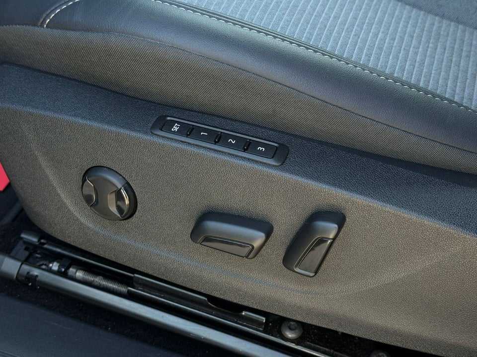 Skoda Enyaq 60 iV Loft 5d