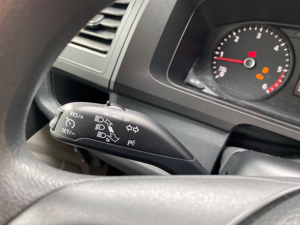 VW Transporter 2,0 TDi 102 Mandskabsvogn 5d