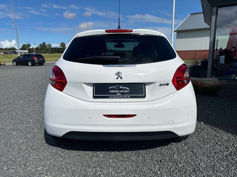 Peugeot 208 1,2 VTi Allure Sky 5d