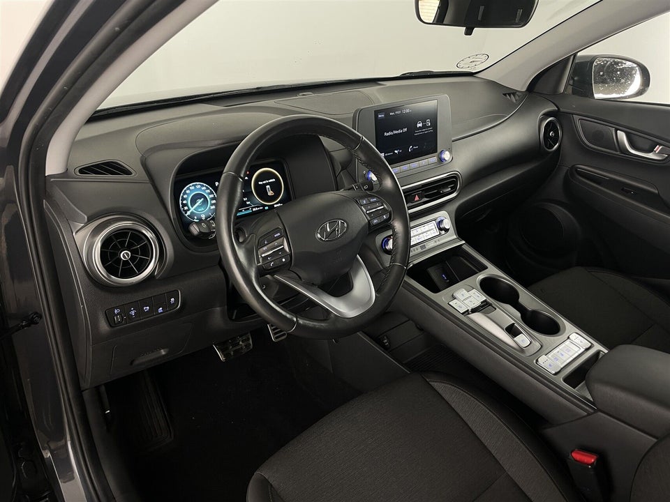 Hyundai Kona 64 EV Essential 5d