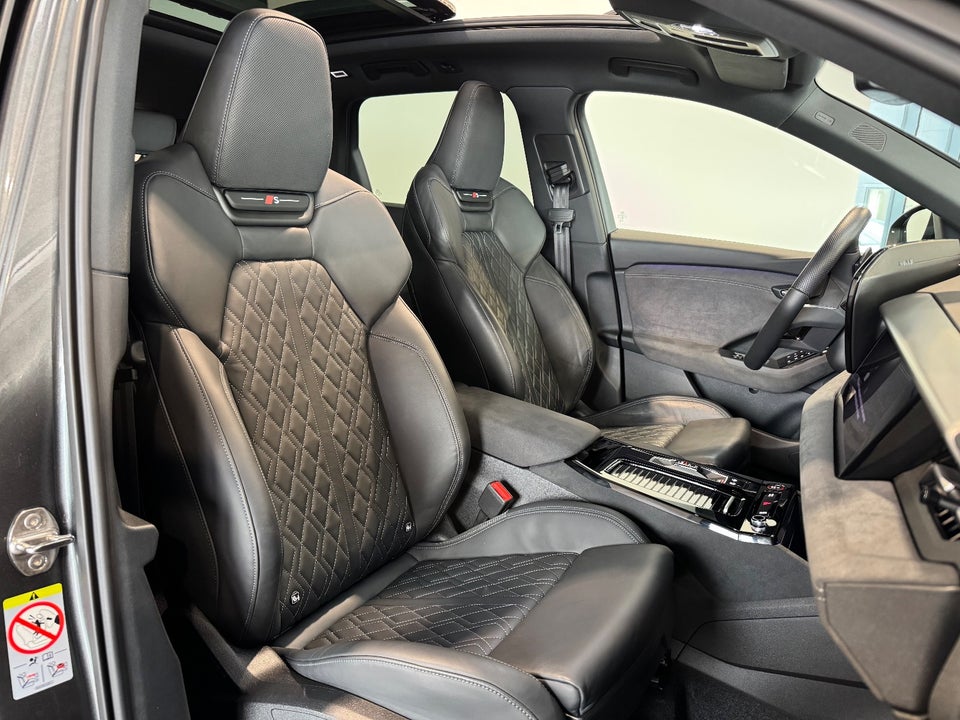 Audi SQ6 e-tron quattro 5d