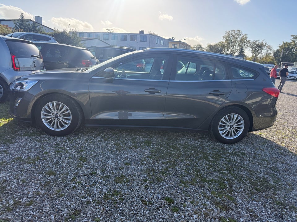 Ford Focus 1,0 EcoBoost Titanium Business stc. 5d