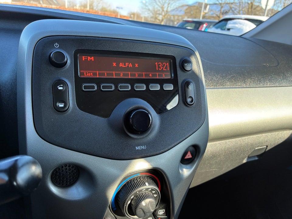 Toyota Aygo 1,0 VVT-i x-play 5d
