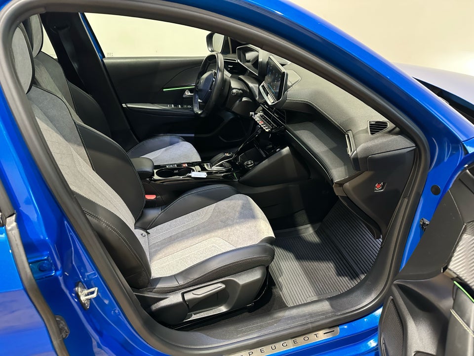 Peugeot e-208 50 GT 5d