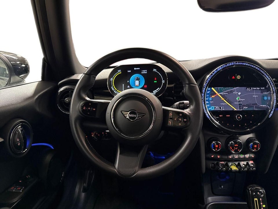 MINI Cooper SE Essential 3d