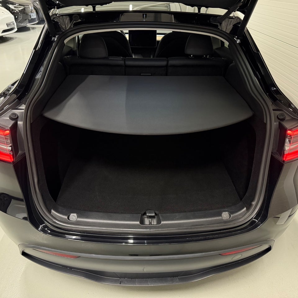 Tesla Model Y Long Range AWD 5d