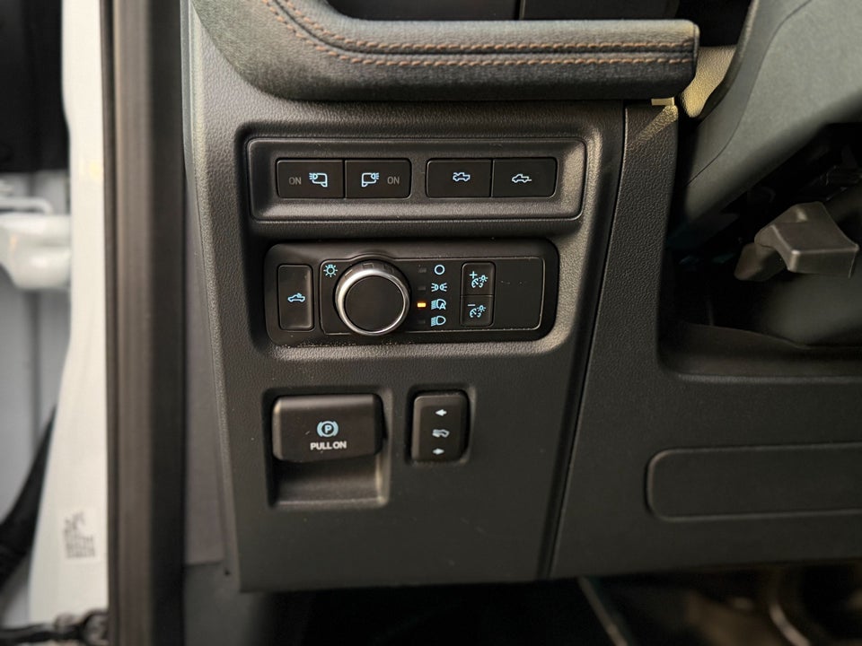 Ford F-150 Lightning Lariat Standard Range 4d