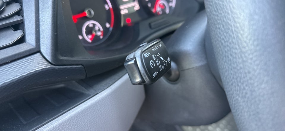 VW Transporter 2,0 TDi 110 Kassevogn lang