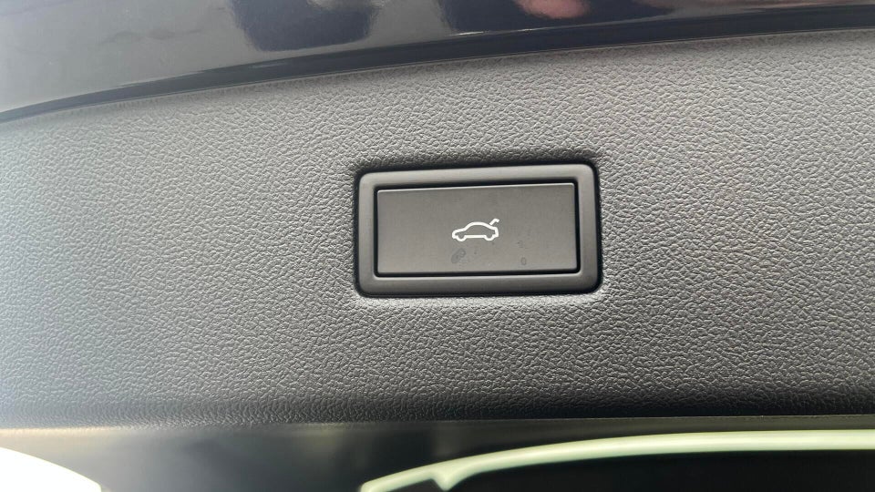 Ford Capri 82 Select Extended Range 5d