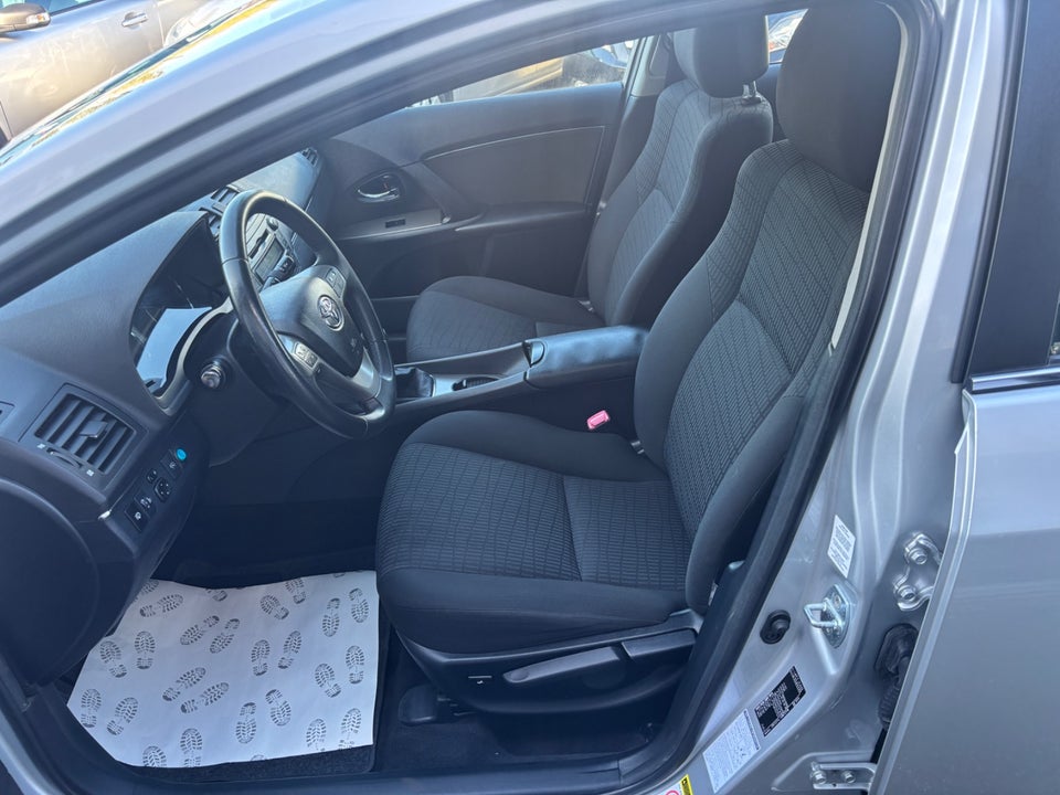 Toyota Avensis 1,8 VVT-i T2 stc. 5d