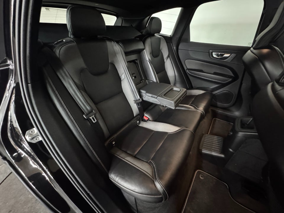Volvo XC60 2,0 T8 ReCharge R-Design aut. AWD 5d
