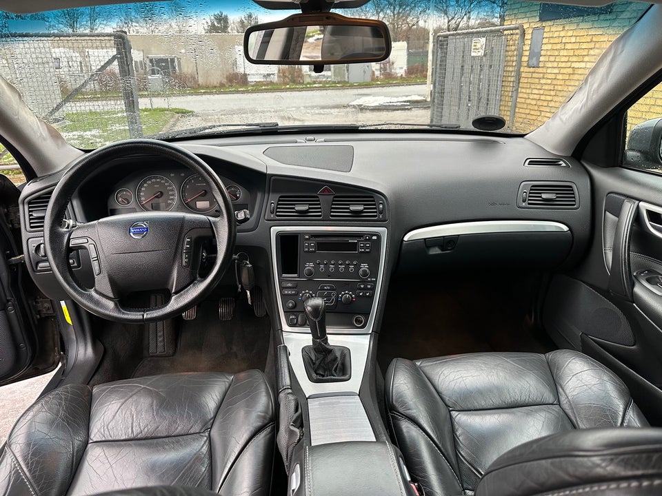 Volvo V70 2,4 140 Momentum 5d