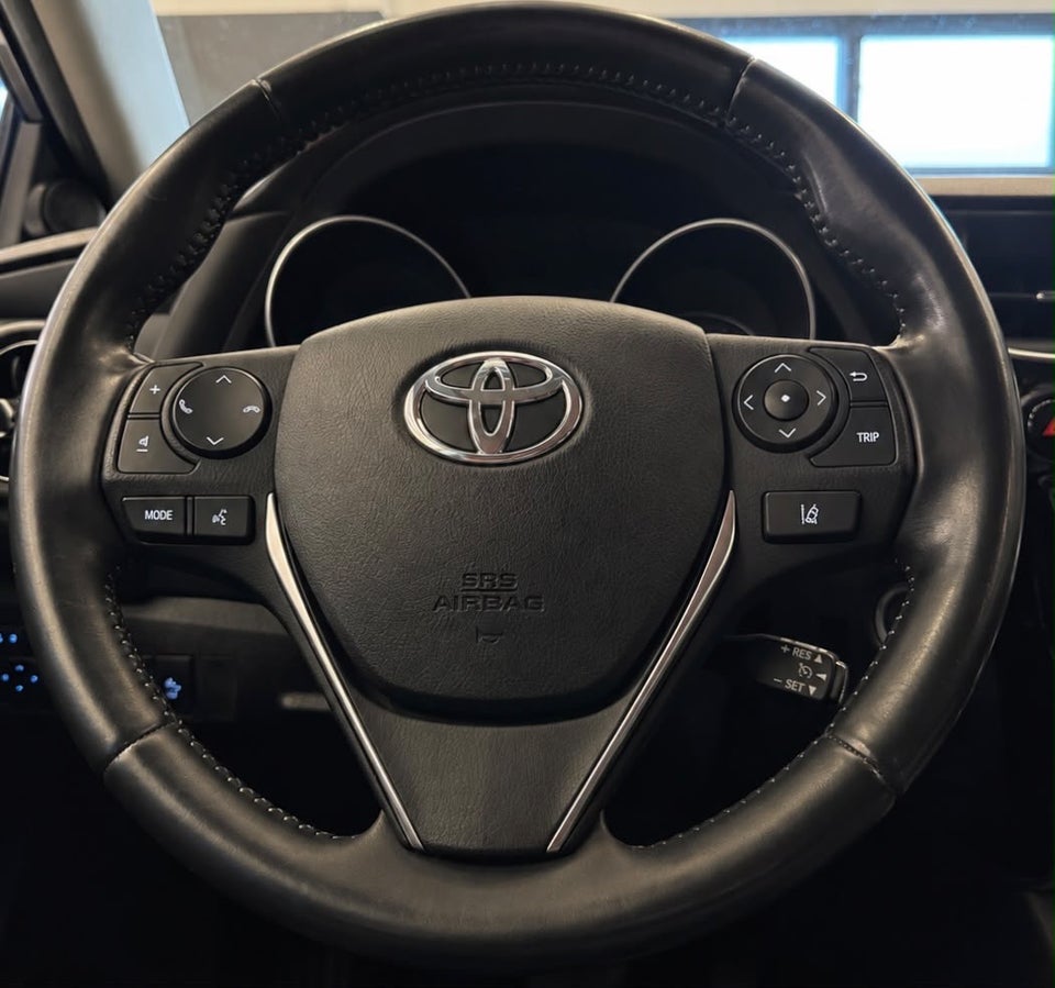 Toyota Auris 1,8 Hybrid H2 Comfort CVT 5d
