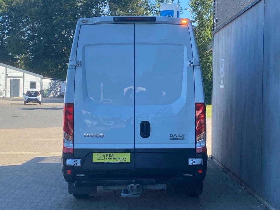 Iveco Daily 2,3 35S16 12m³ Van AG8