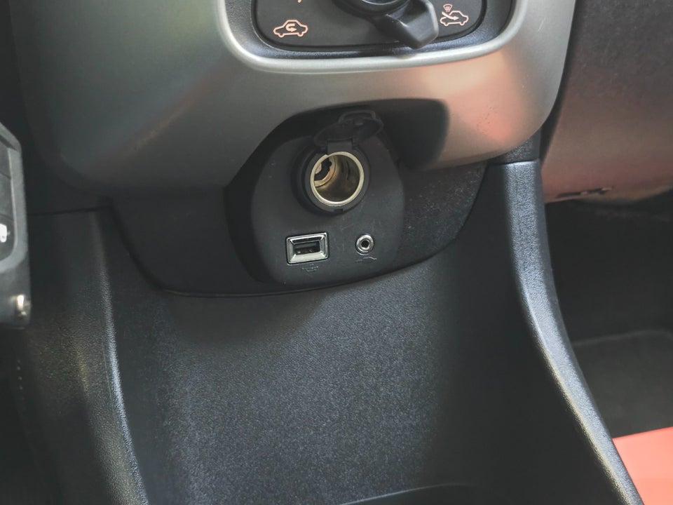 Toyota Aygo 1,0 VVT-i x-play 5d