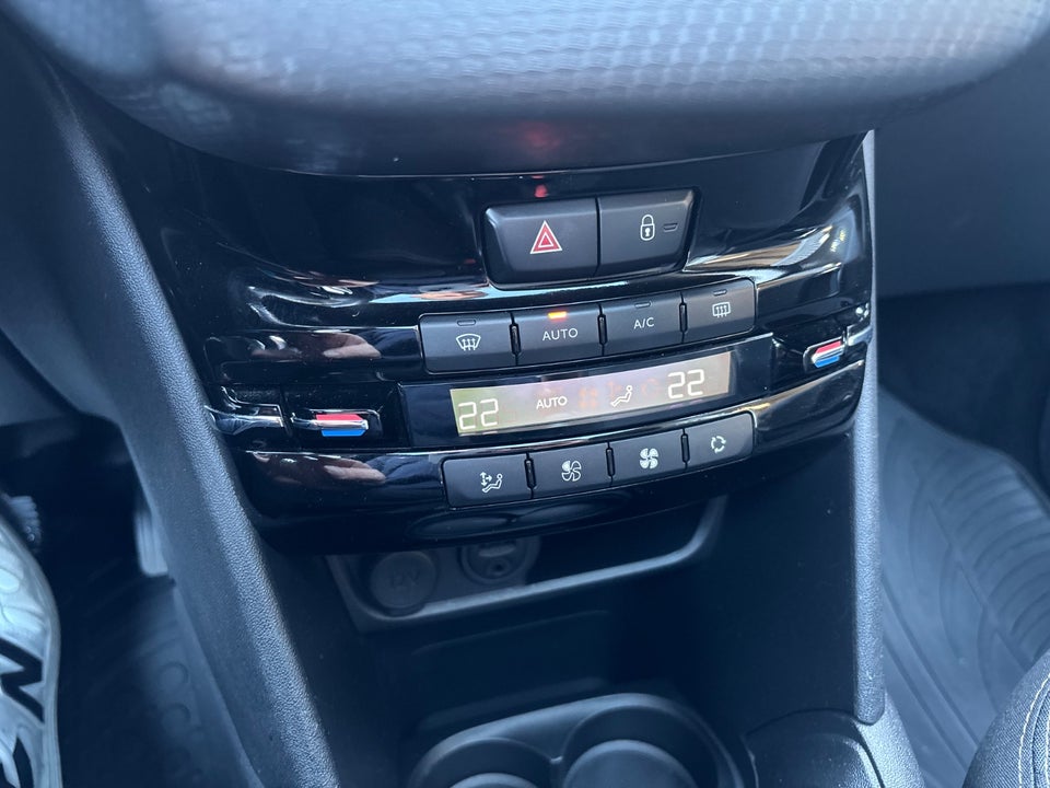 Peugeot 208 1,6 BlueHDi 100 Allure Sky 5d