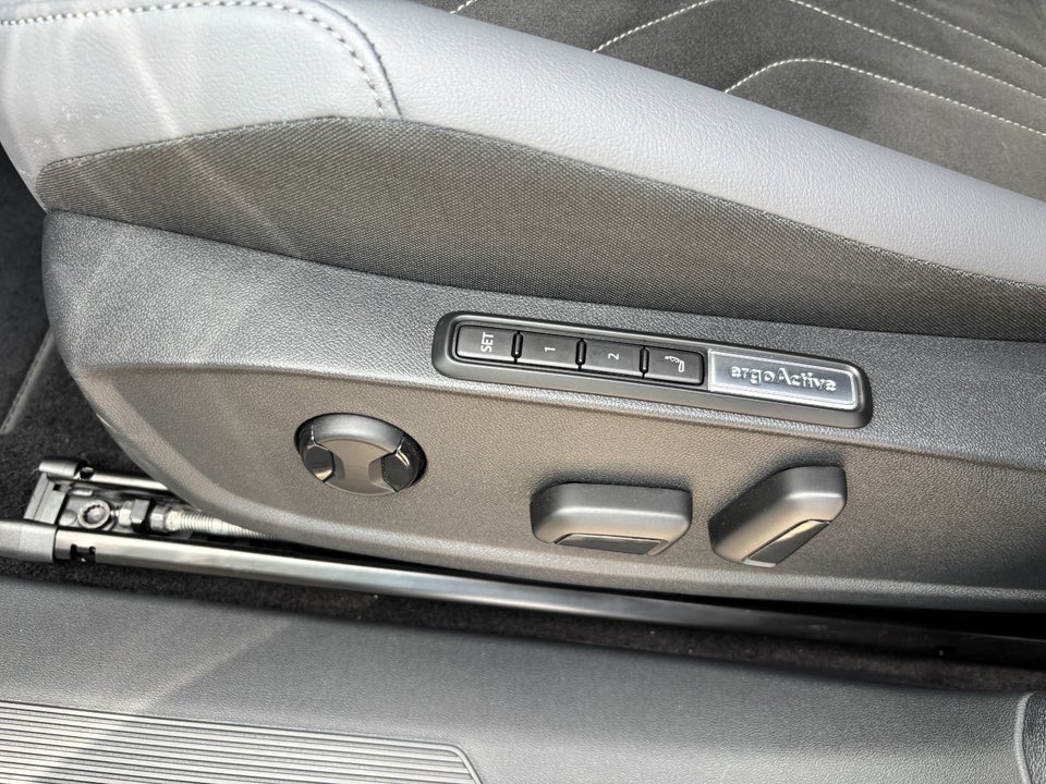 VW ID.4 77 Style 4Motion 5d