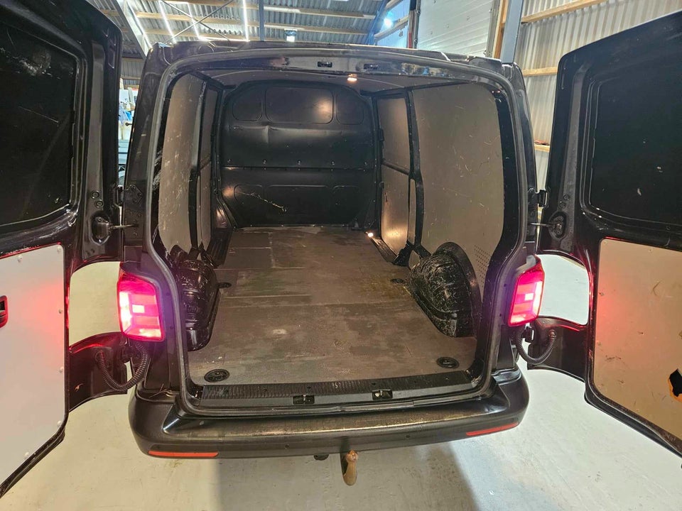 VW Transporter 2,0 TDi 150 Kassevogn DSG lang