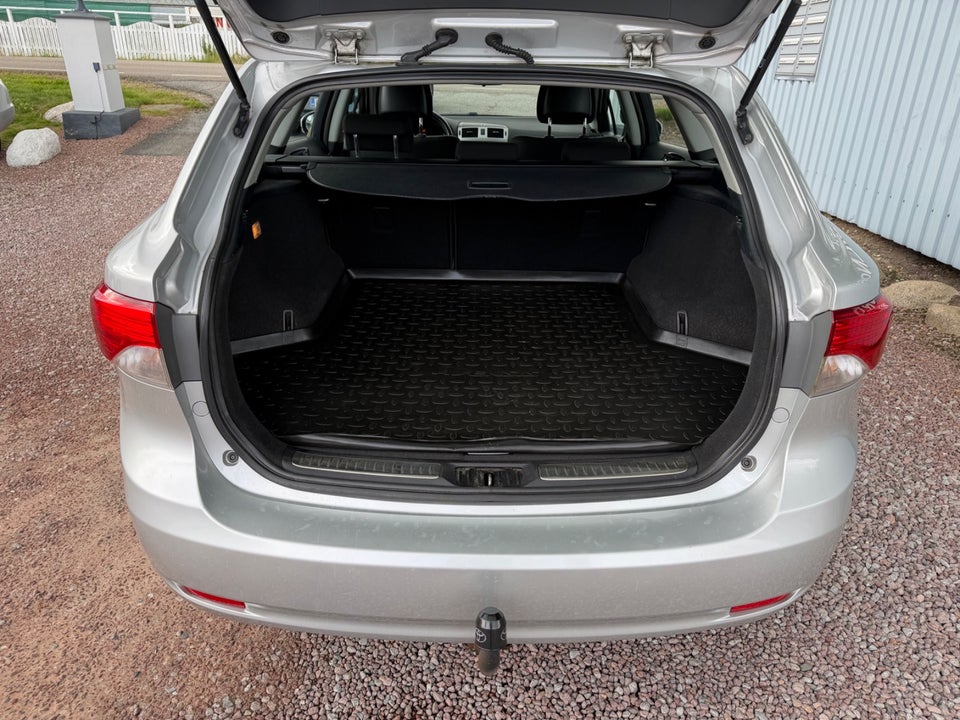 Toyota Avensis 1,6 VVT-i Limited stc. 5d