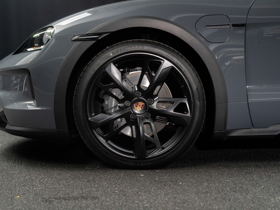 Porsche Taycan 4 Performance+ Cross Turismo 5d
