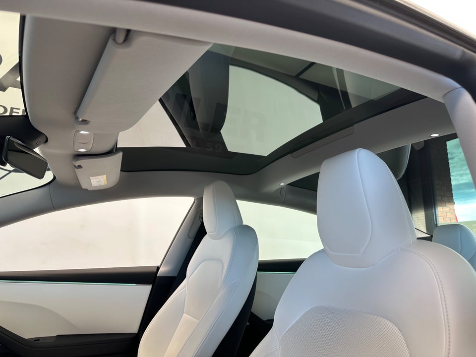 Tesla Model 3 RWD 4d