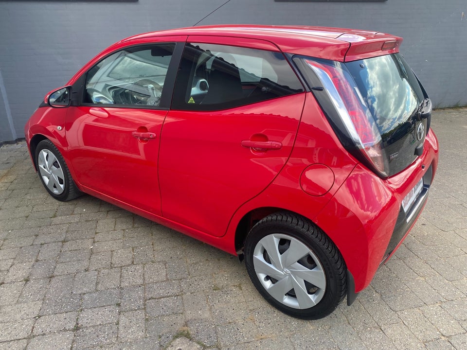 Toyota Aygo 1,0 VVT-i x-black 5d
