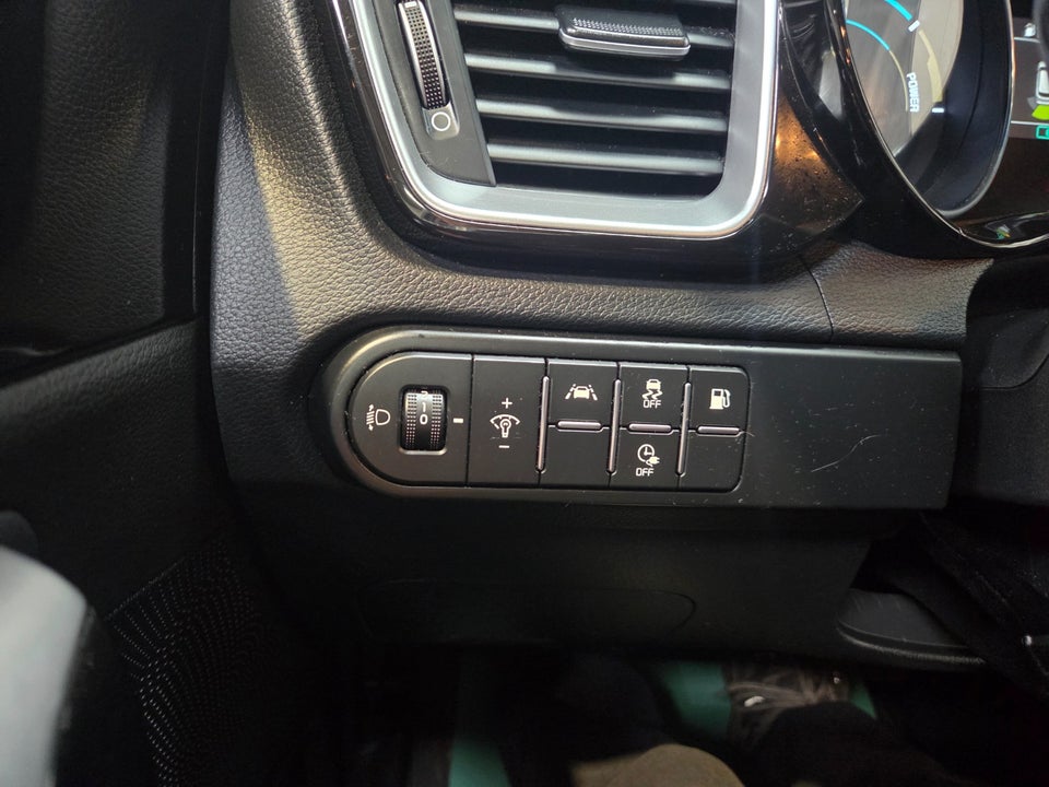 Kia Ceed 1,6 PHEV Prestige SW DCT 5d