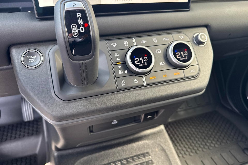 Land Rover Defender 110 3,0 D250 Hard Top X-Dynamic SE aut. Van 5d