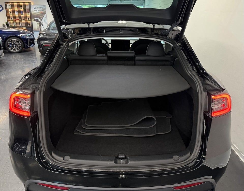 Tesla Model Y Long Range AWD 5d