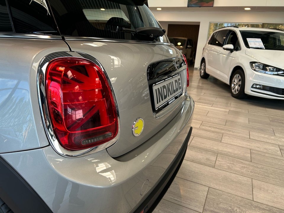 MINI Cooper SE Essential 3d