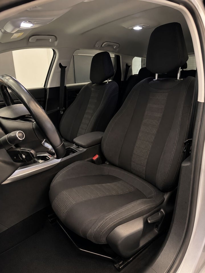 Peugeot 308 1,2 e-THP 130 Allure+ SW 5d