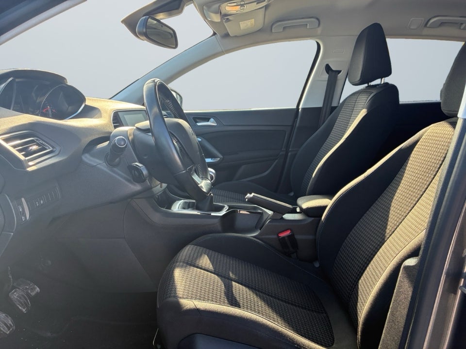 Peugeot 308 1,5 BlueHDi 130 Style+ 5d