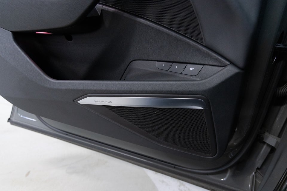 Audi Q8 e-tron 50 quattro 5d