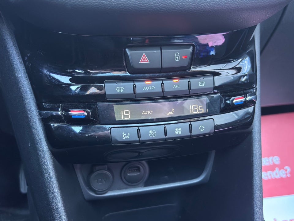 Peugeot 208 1,2 PureTech 82 Allure Sky 5d