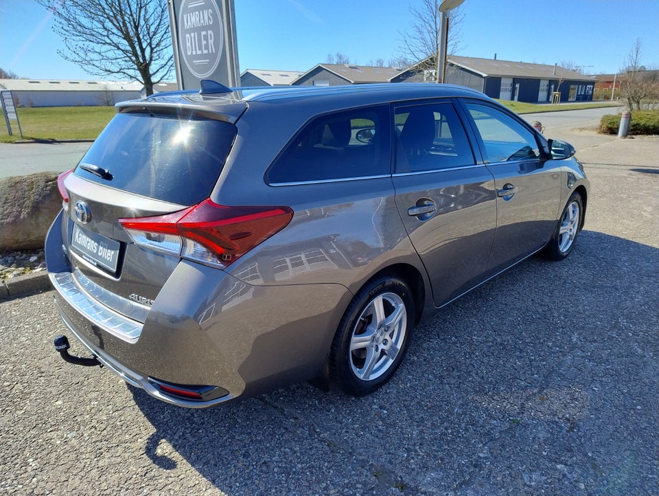 Toyota Auris 1,6 D-4D T2 Comfort Touring Sports 5d