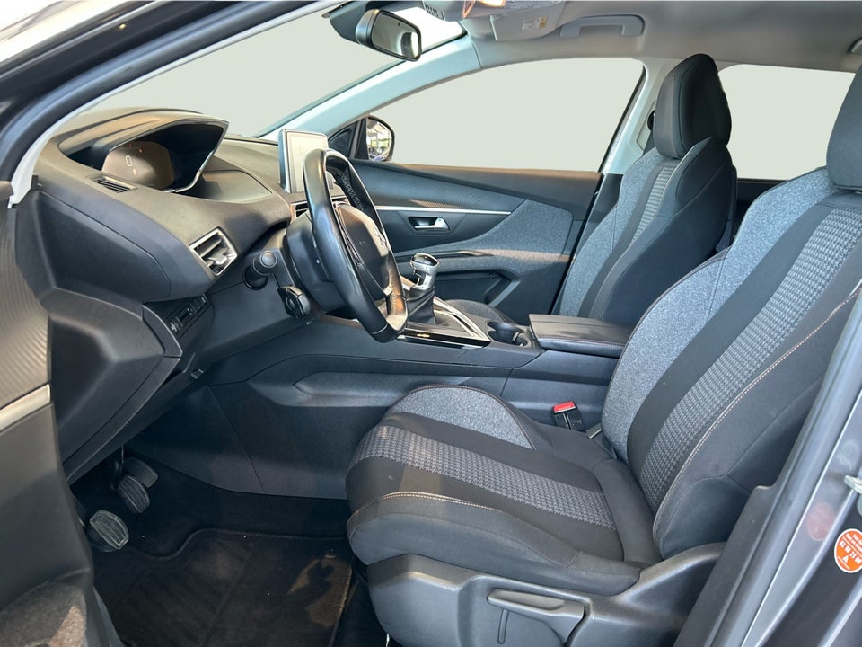 Peugeot 5008 1,2 e-THP 130 Active 7prs 5d