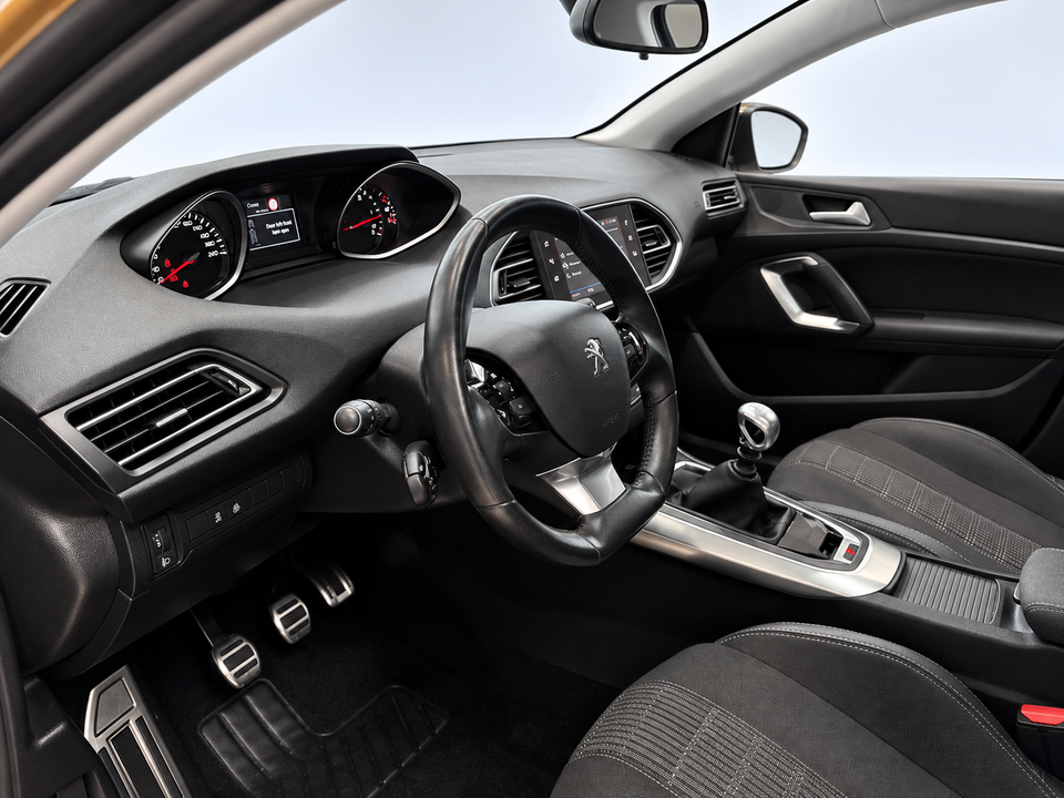 Peugeot 308 1,5 BlueHDi 130 Allure+ Sky SW 5d