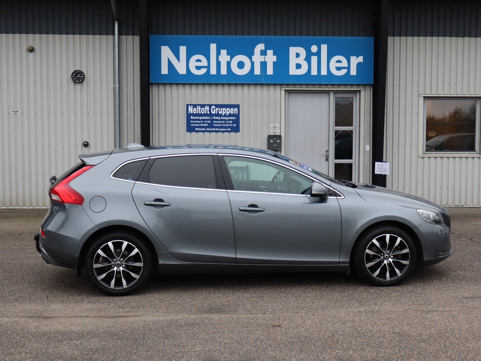 Volvo V40 2,0 D3 150 Momentum aut. 5d