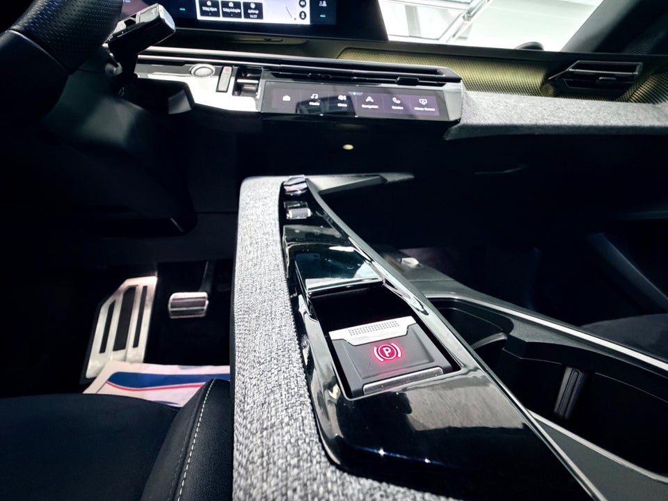 Peugeot e-3008 77 GT Pack 5d