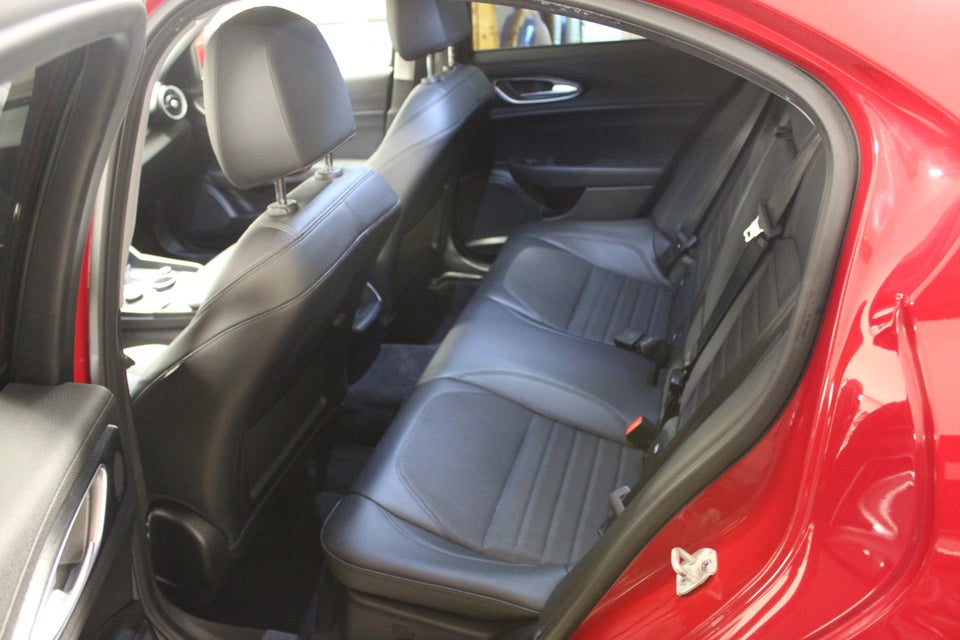 Alfa Romeo Giulia 2,0 T 200 Edizione aut. 4d