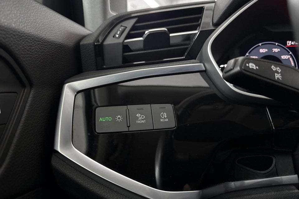 Audi Q3 45 TFSi e Attitude plus S-tr. 5d