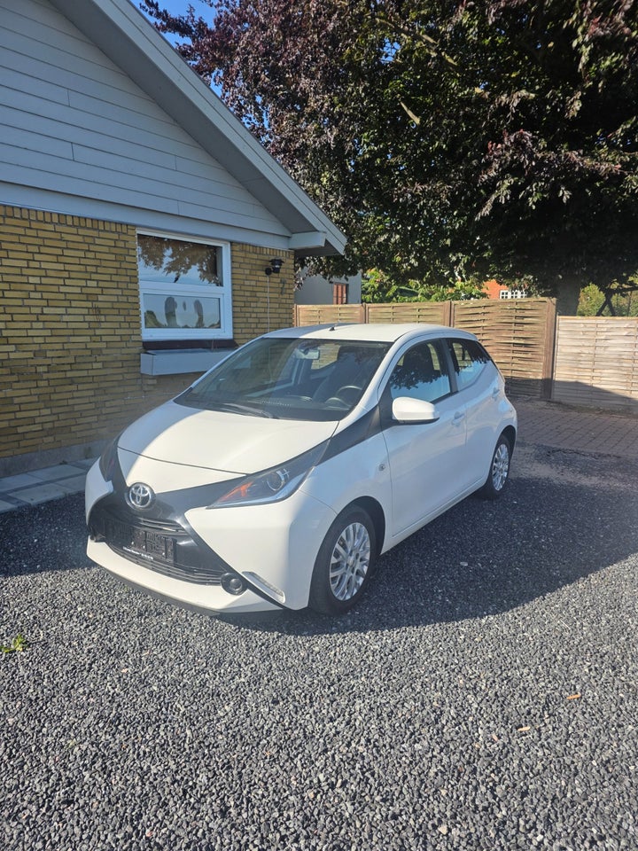 Toyota Aygo 1,0 VVT-i x-play 5d