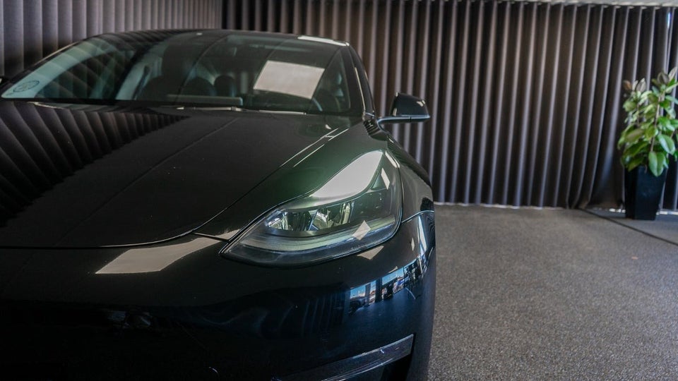 Tesla Model 3 Long Range AWD 4d